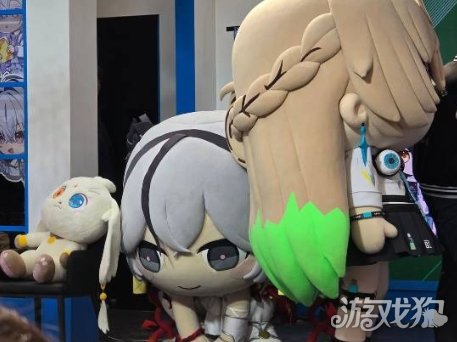 《鸣潮》吉祥物大傻椿活动掰手腕 竟把粉丝干骨折